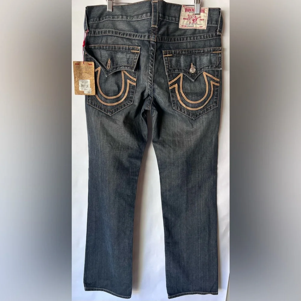 NWT TRUE RELIGION STRAIGHT FLAP RIPPED MENS JEAN SIZE‎ 34
